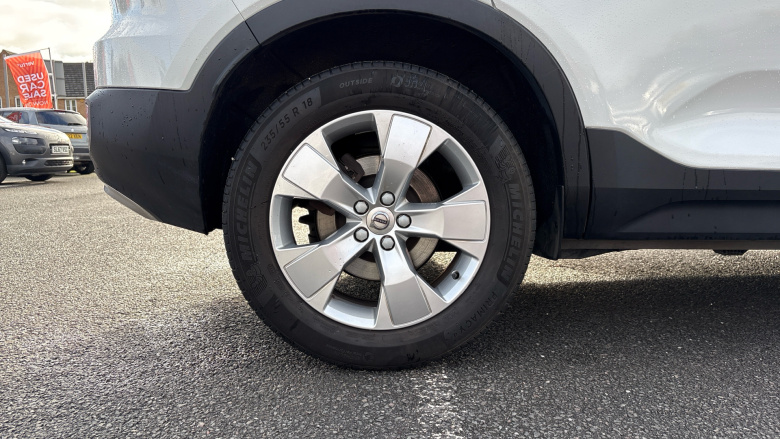 Volvo Xc40 2.0 B4P Momentum 5dr Auto [7 speed] Petrol Estate